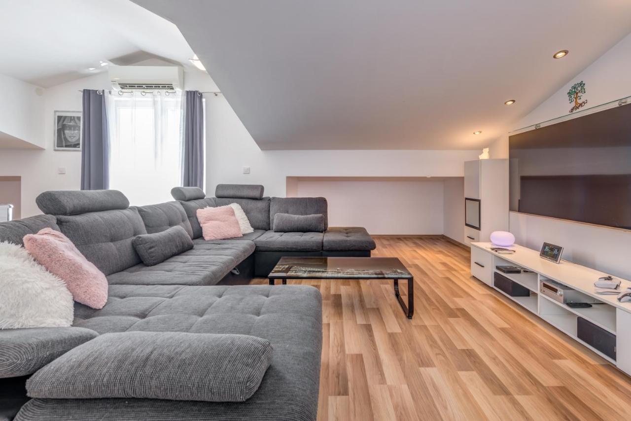 Summer Orchid - Spacious Duplex By The Beach & Ps5 Stobrec Luaran gambar